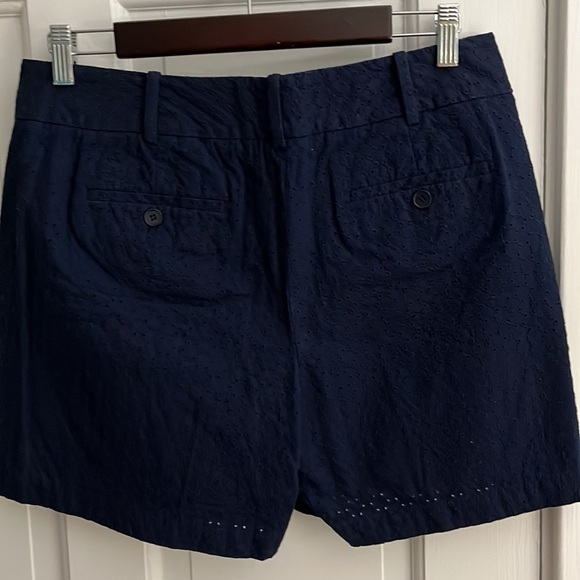 Talbots 100% Cotton Fully Lined Navy Blue Eyelet Chino short size 8 - Picture 3 of 8